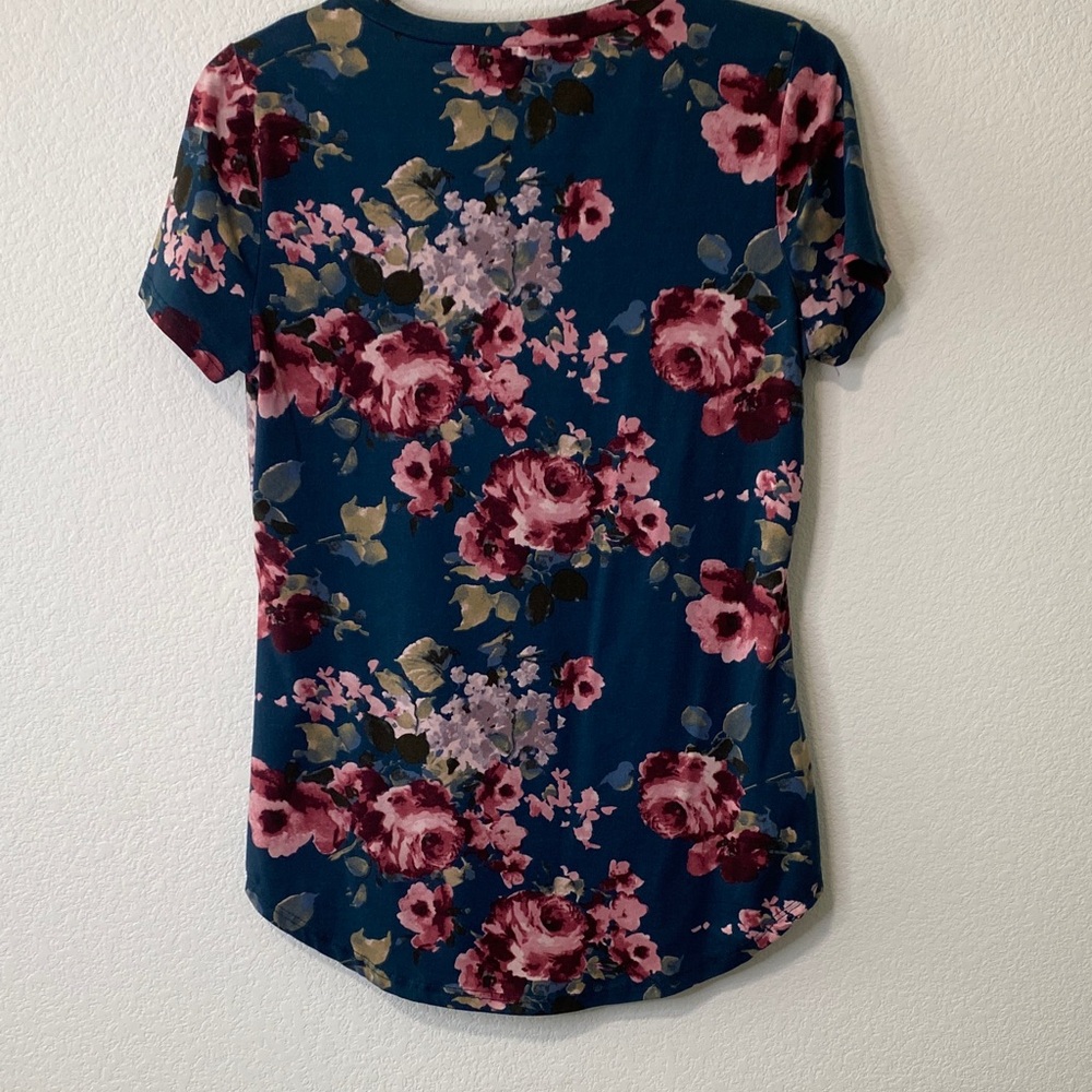 Small Floral V-Neck Women’s Short Sleeve Tee T-Shirt Blouse Top Soft - Picture 2 of 3
